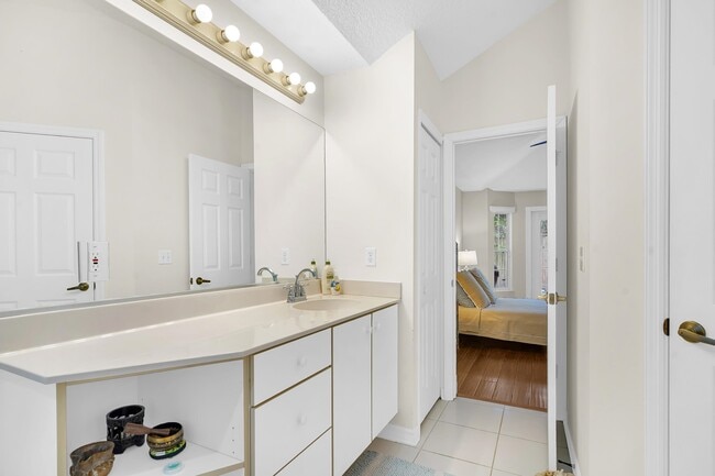 Building Photo - 308 A St