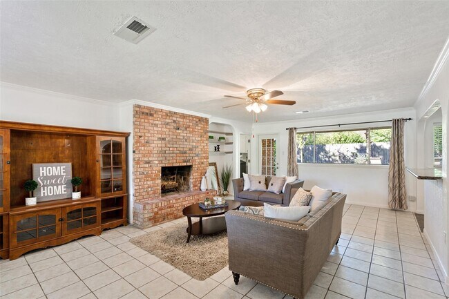 Building Photo - 9214 Bronco Dr