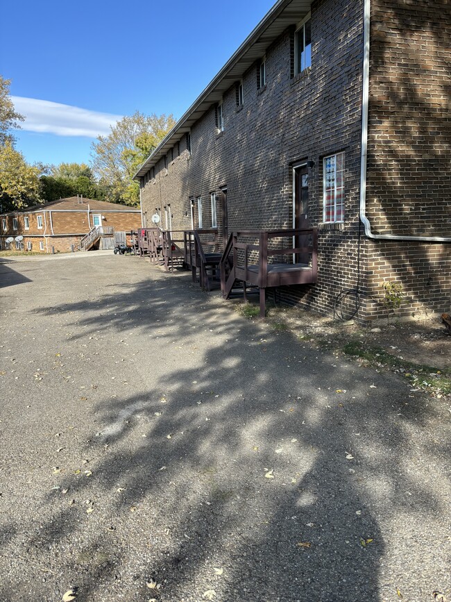 Building Photo - 6661 Amsel Ave NE