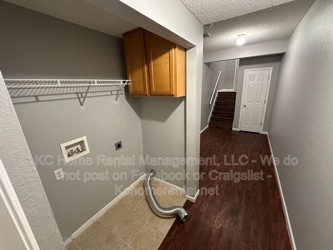 Building Photo - 5656 N Anita Ave