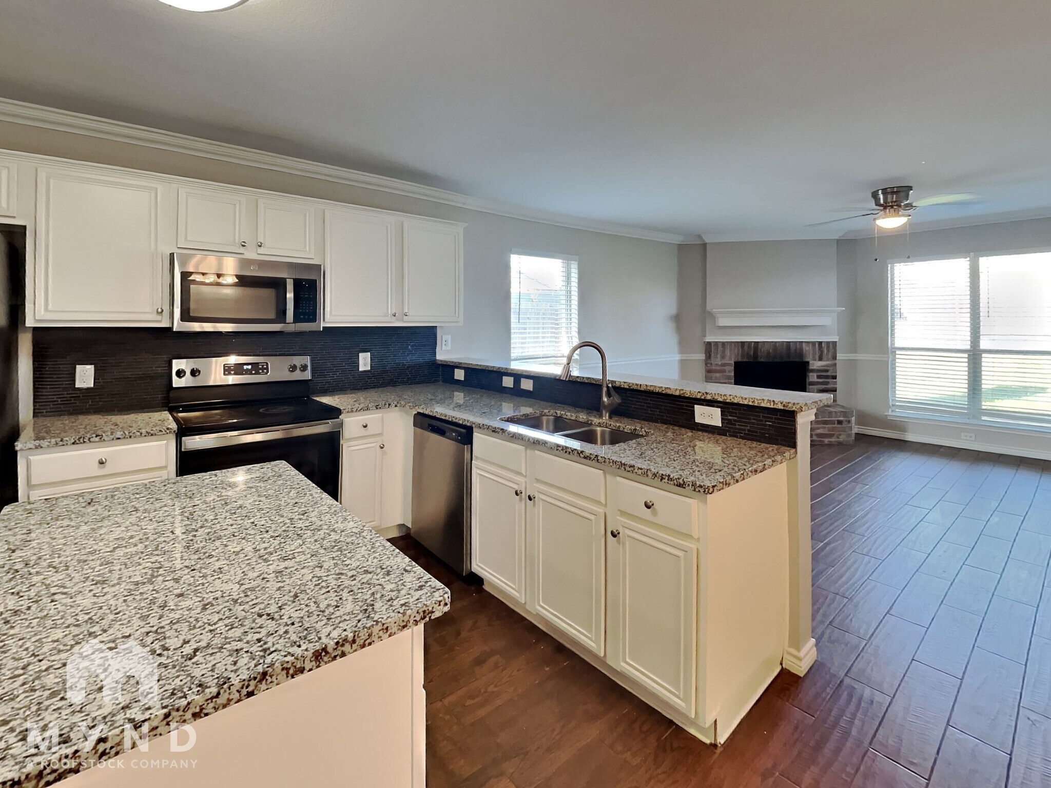 Building Photo - 421 Pin Oak Ln