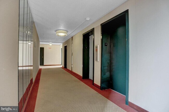 Building Photo - 4401 Roland Ave
