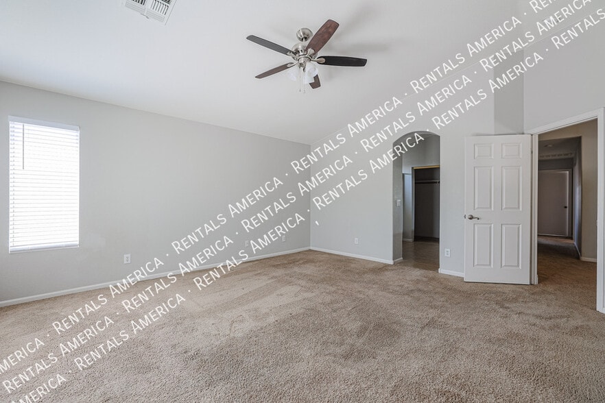 Building Photo - 7441 W Fleetwood Ln