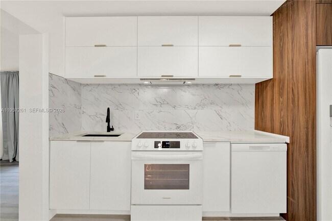 Building Photo - 51 NE 56th Ct