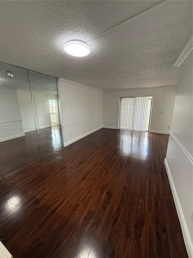 Building Photo - 862 NE 209th St