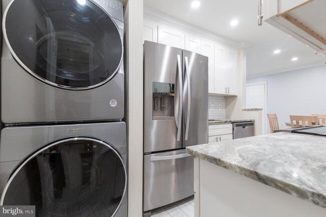 Building Photo - 255 S Pickett St