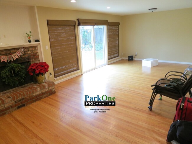 Building Photo - 4 Bedroom home in El Sobrante Now Available!