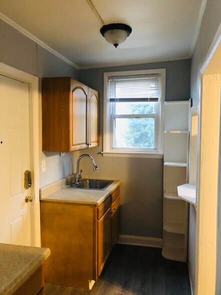 Building Photo - 2922 E Cold Spring Ln