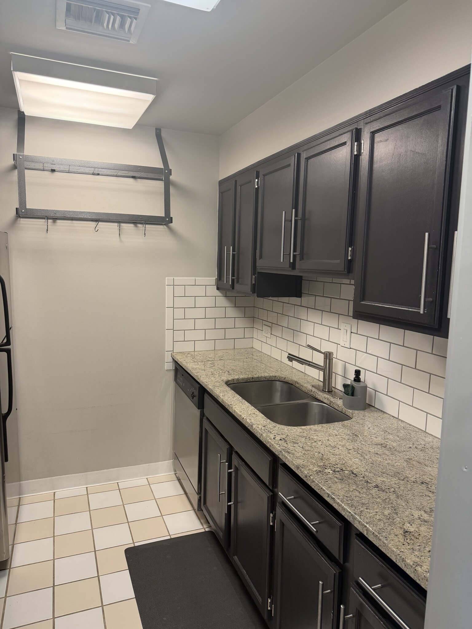 Building Photo - 145 15th St NE