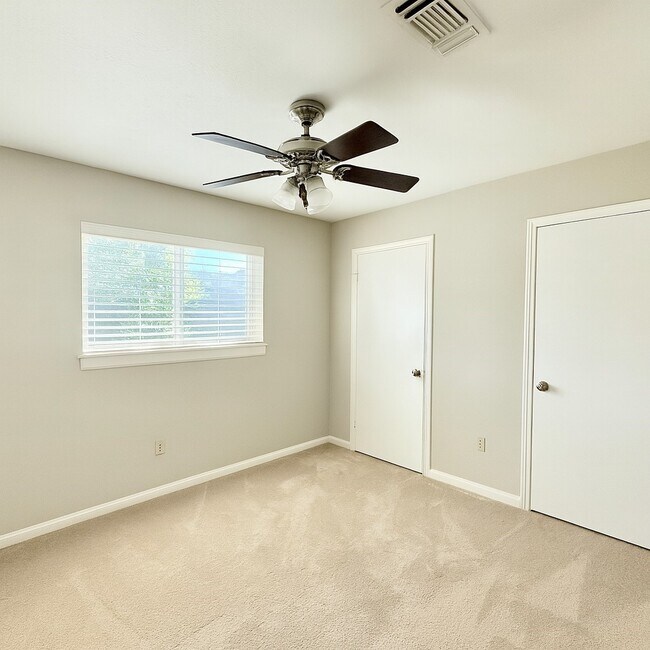 Building Photo - 5807 Silver Frst Dr