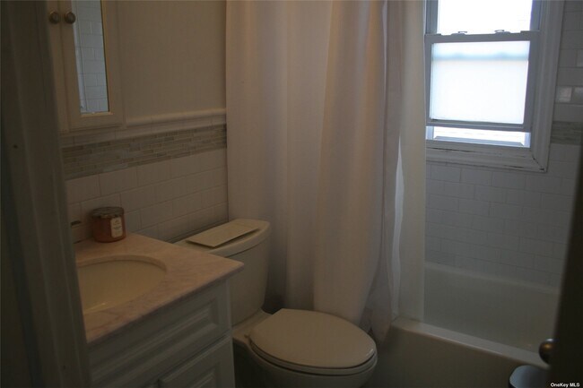 Building Photo - 540 Oakley Ave