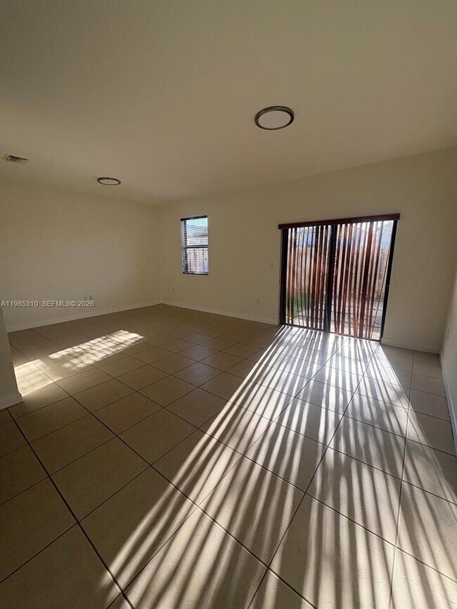 Building Photo - 11834 SW 151 Ave