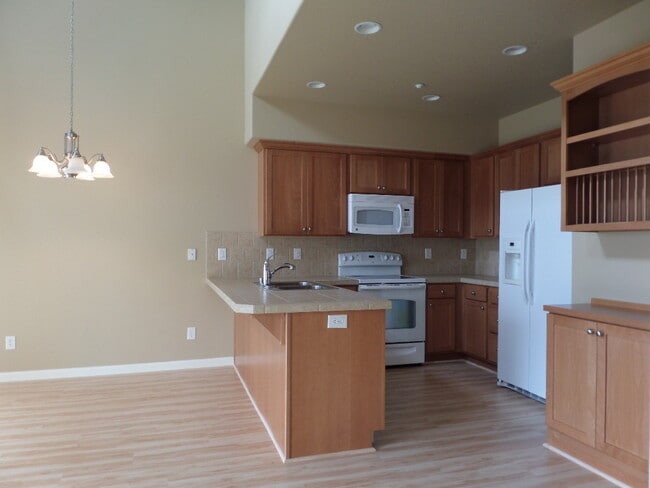 Building Photo - The Oaks Live/Work Townhomes