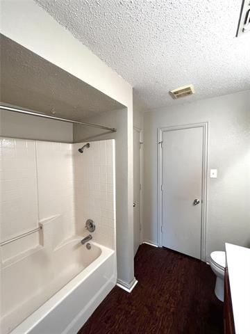 Building Photo - 725 Kingston Dr