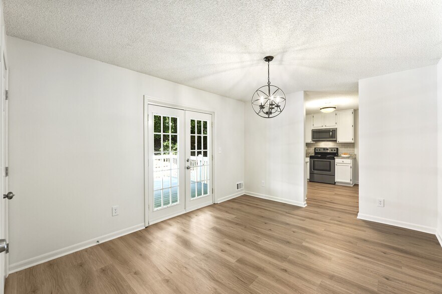 Building Photo - 3125 Sharon Cir