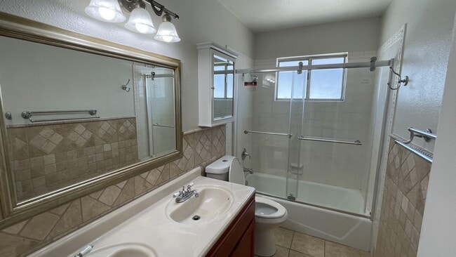 Building Photo - 5138 W 141st St