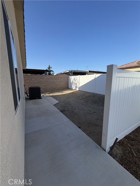 Building Photo - 774 S Acacia Ave
