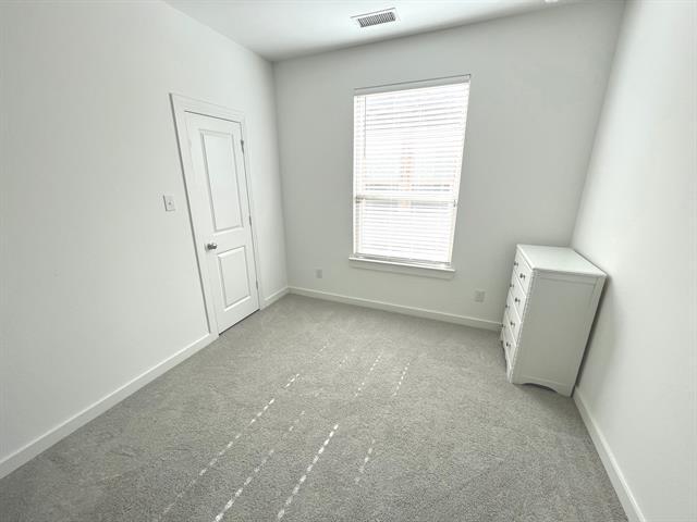 Building Photo - 3952 Oak Crk Cir
