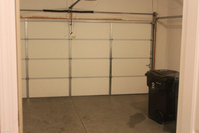 Building Photo - 3 br, 2.5 bath Duplex - 418 N Saginaw Rd