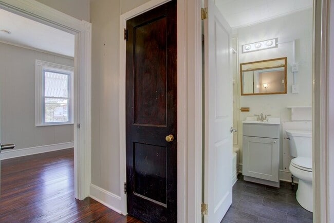 Building Photo - 707 W Vine St