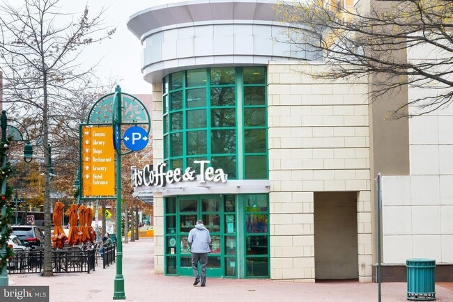 Building Photo - 2055 S Lincoln St