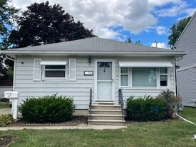 Building Photo - 709 Sackett St