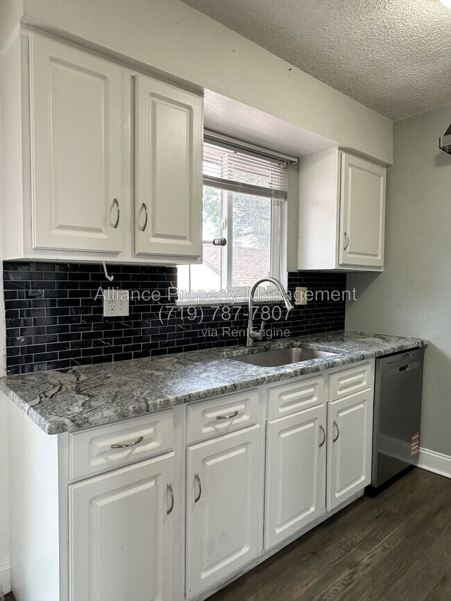 Building Photo - 1250 Chiricahua Dr
