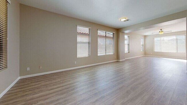 Building Photo - 4125 E Bellerive Dr