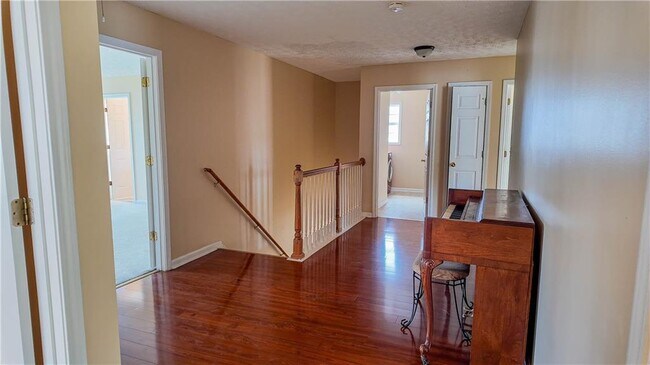 Building Photo - 2760 Rusticwood Dr SW