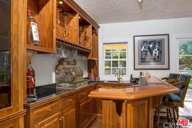 Building Photo - 4949 Palomar Dr