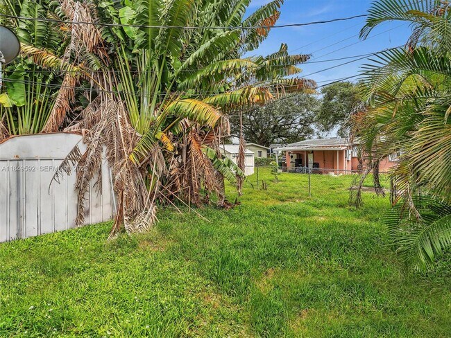 Building Photo - 5611 SW 37th St