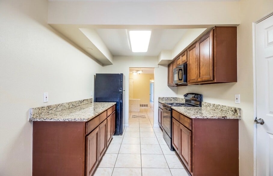 Building Photo - 2313 Dunbury Ct