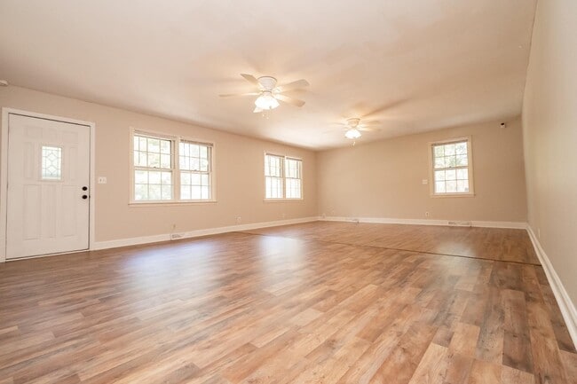 Building Photo - 1329 White House Blvd