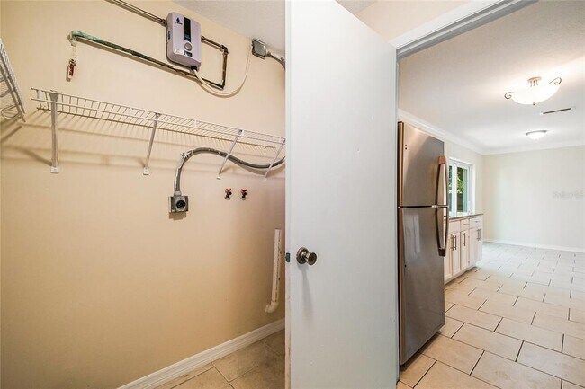 Building Photo - 908 Van Lieu St