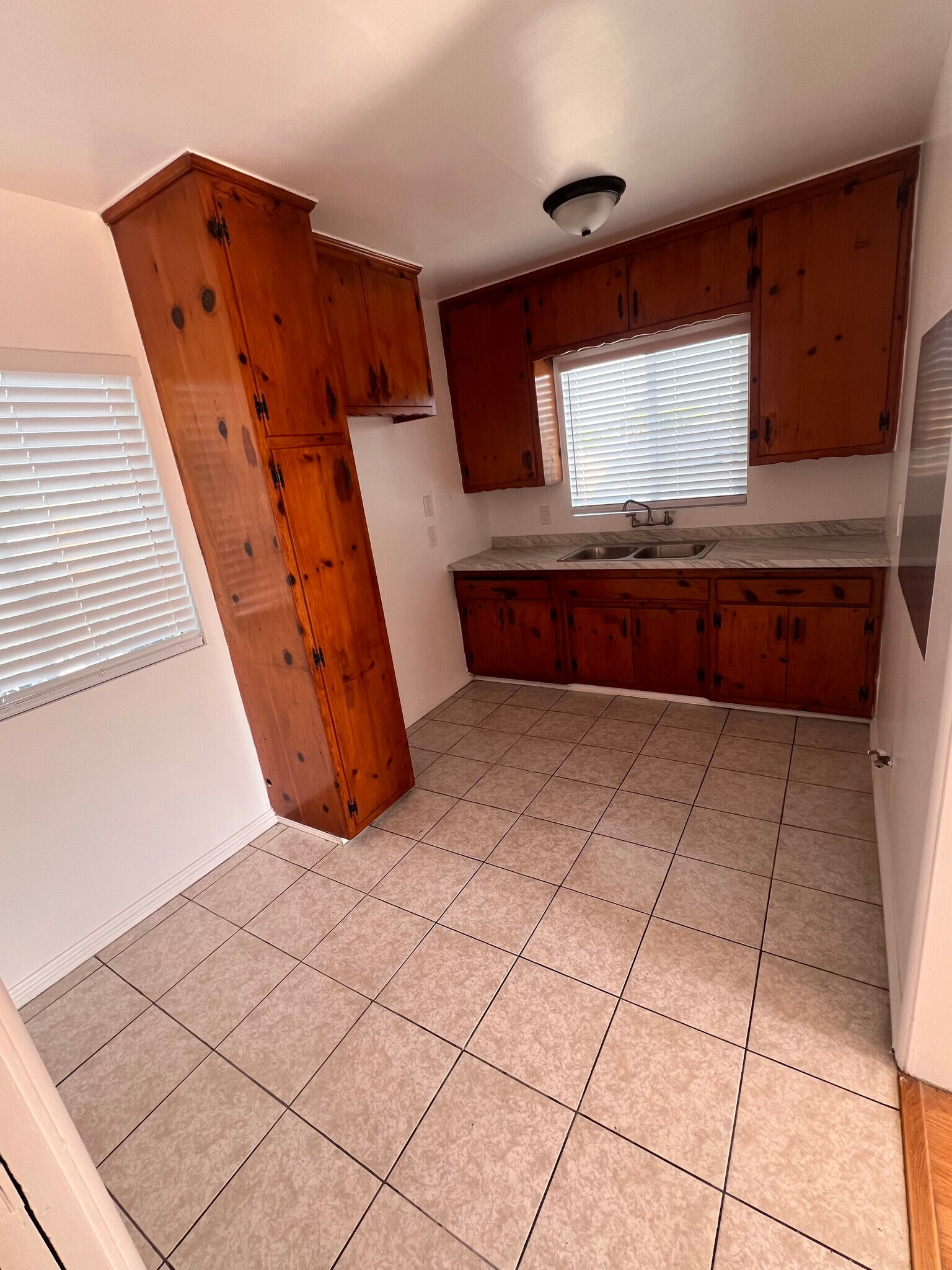 Building Photo - 3330 Sequoia Dr