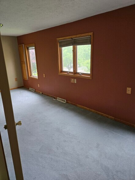 Building Photo - 10043 Chillicothe Rd