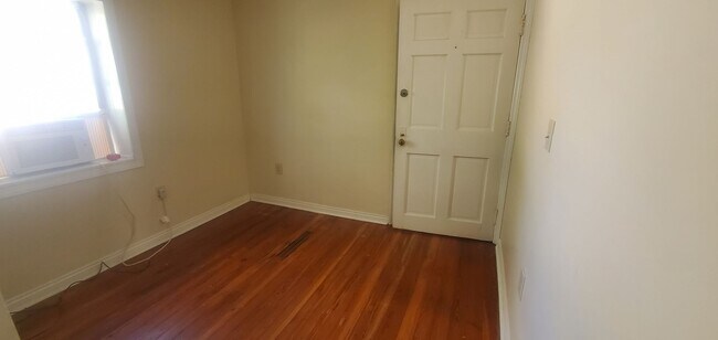 Building Photo - 663 Headley Ave