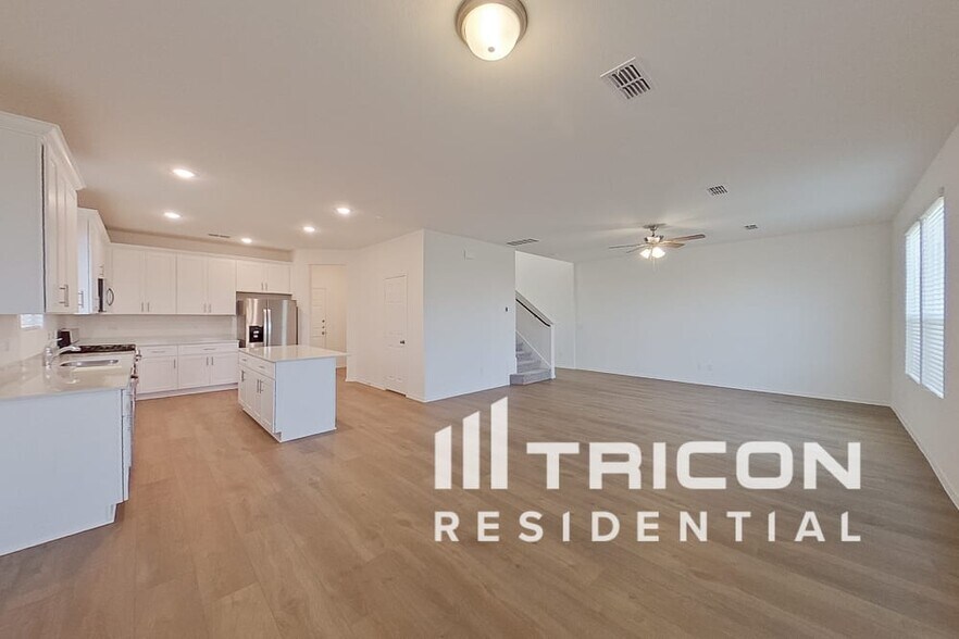 Building Photo - 2410 Carlow Ln