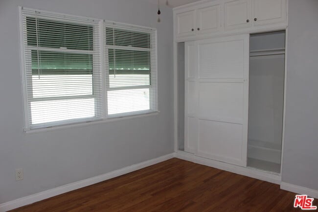 Building Photo - 1154 Irolo St