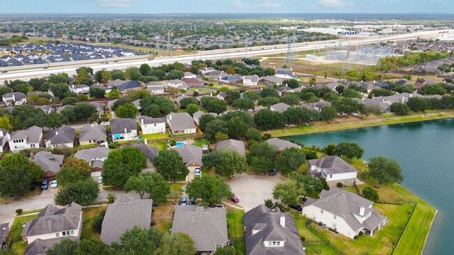 Building Photo - 25910 N Lakefair Dr