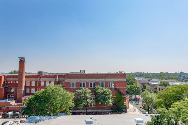 Building Photo - 3125 W Fullerton Ave