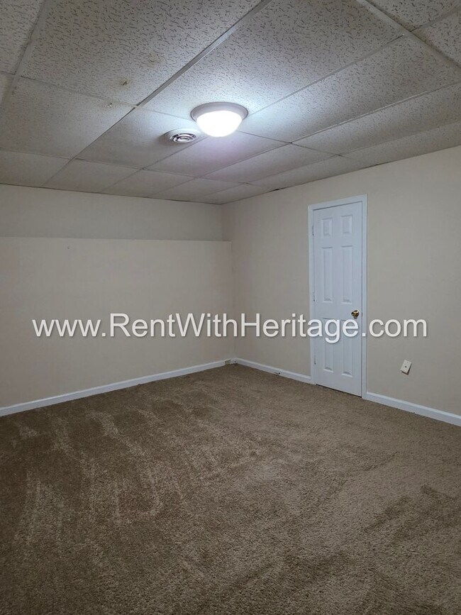 Building Photo - 6322 Hillview Ln