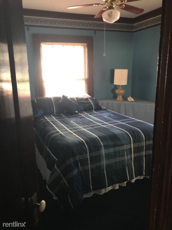 Building Photo - 1 br, 1 bath Apartment - 870 Greenwood Ave NE