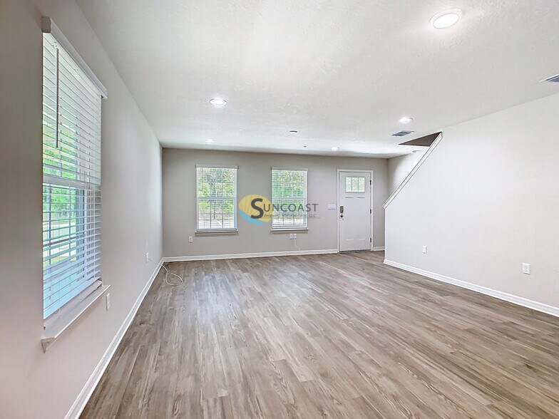 Building Photo - 3821 SW 43rd Ct