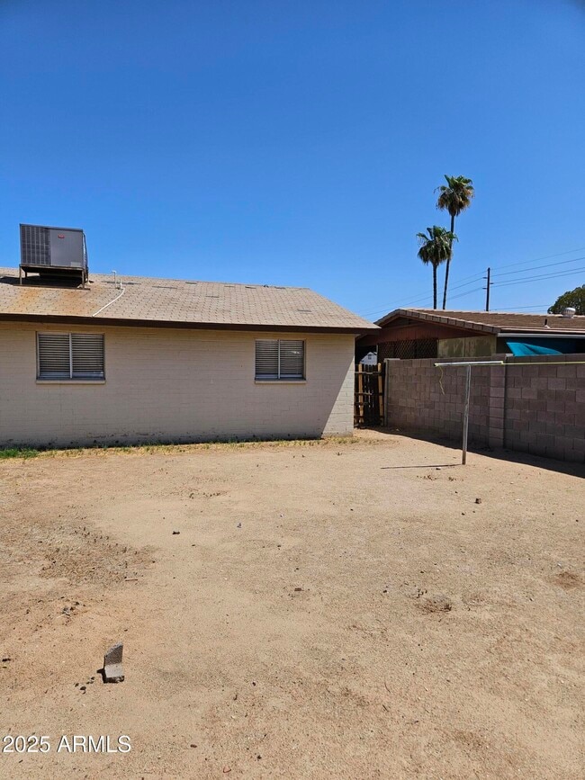 Building Photo - 4747 E St Anne Ave