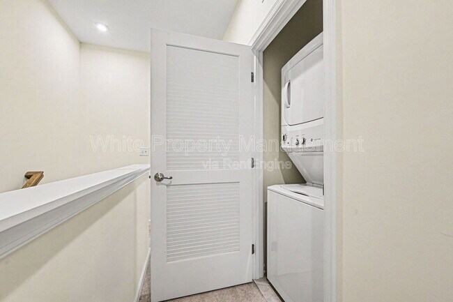 Building Photo - 6222 Cleburne Ct