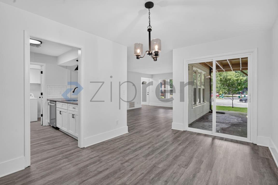 Building Photo - Unit 3