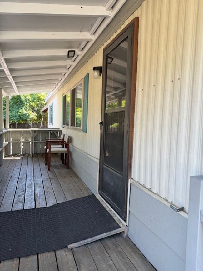 Building Photo - RARE FIND AVAILABLE NOW HOME IN ROGUE RIVER
