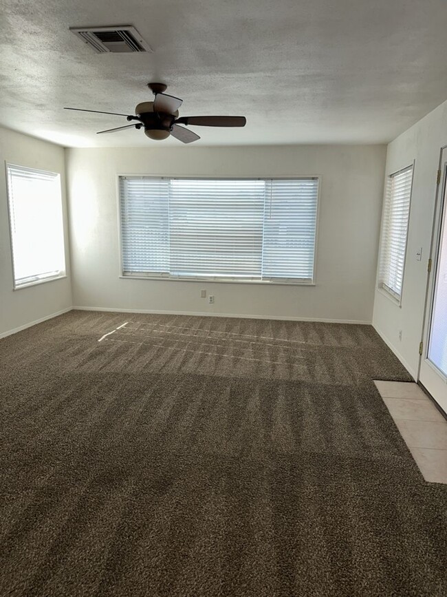 Building Photo - Unfurnished Full Time