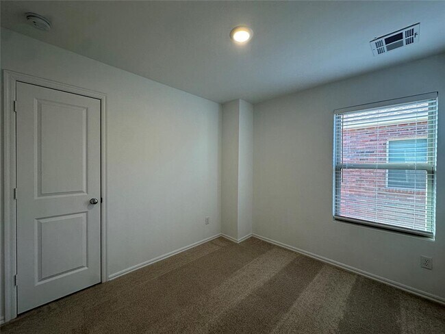 Building Photo - 1840 Wolford Wy